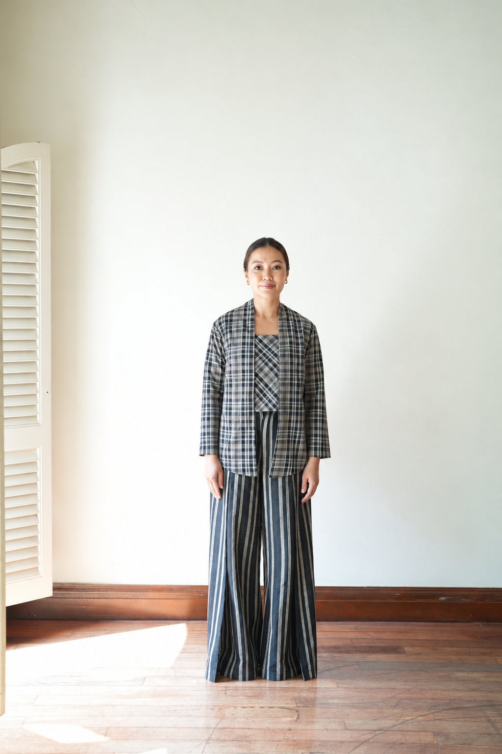 Monochrome Kebaya Kutubaru (Long Sleeves)